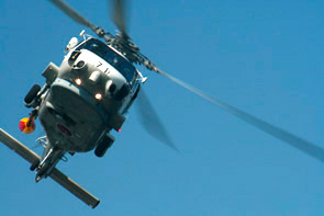 ヘリコプターによる捜索飛行デモ